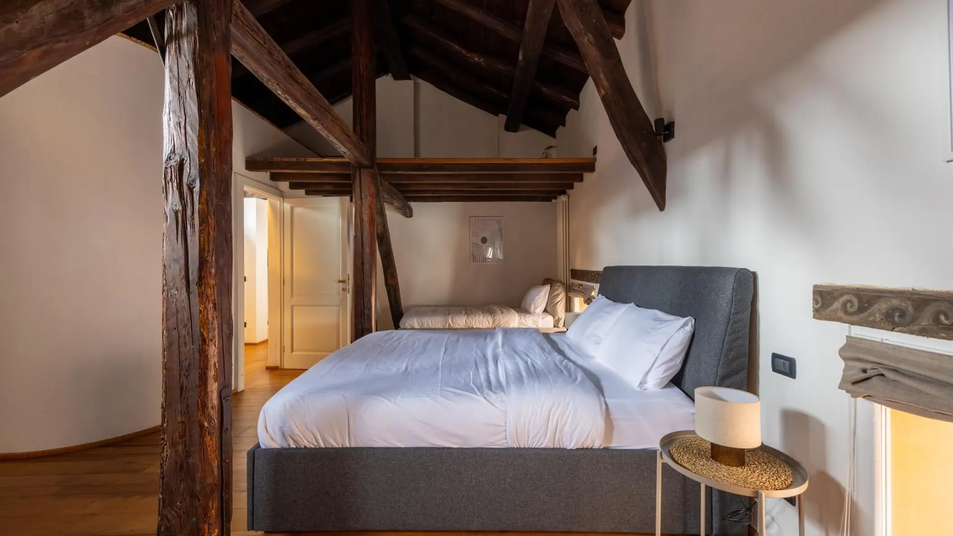 Apartamento Dimora De' Poeti - 250 Square Meters Attic With Jacuzzi Bolonia
