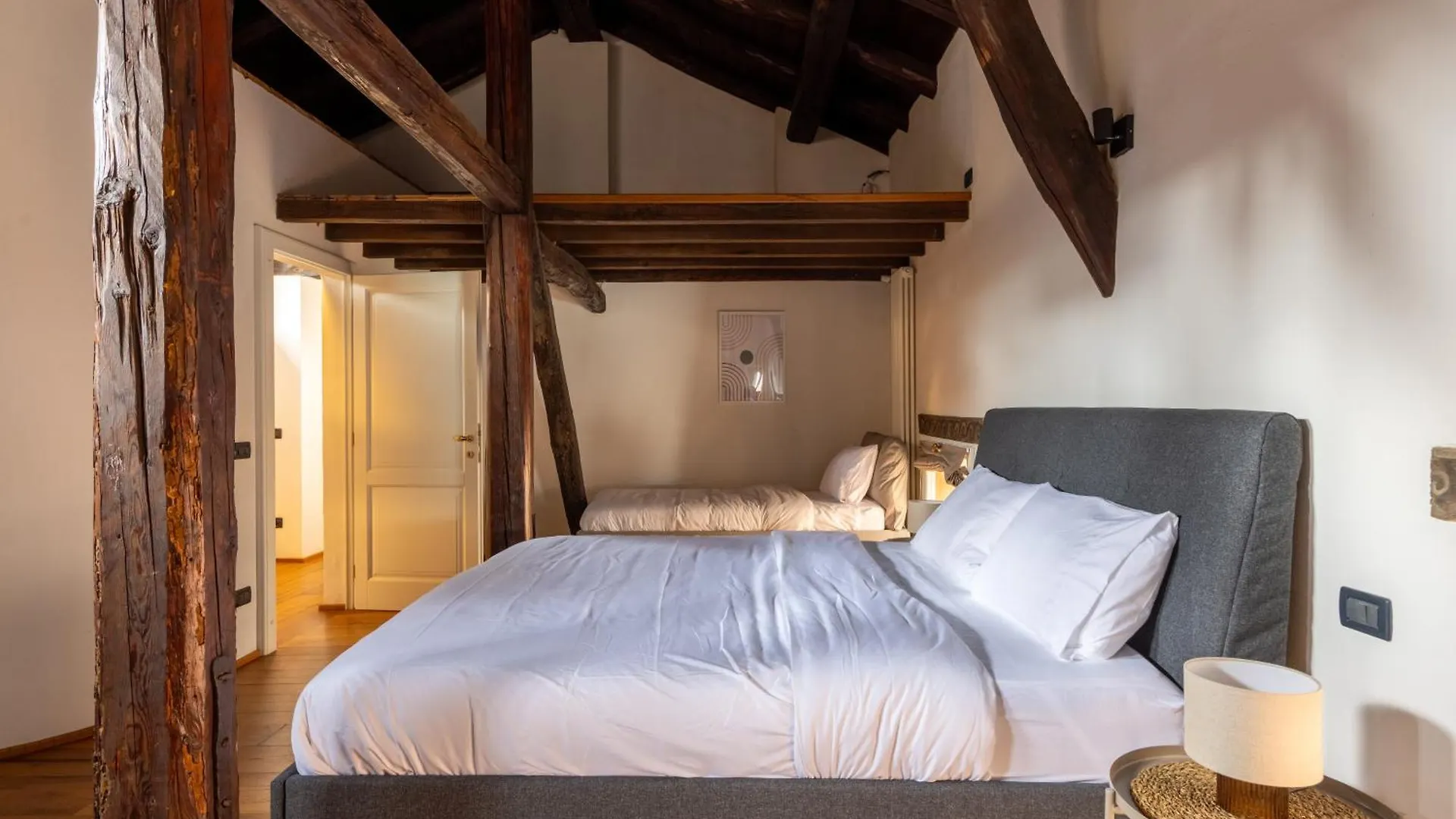 Apartamento Dimora De' Poeti - 250 Square Meters Attic With Jacuzzi Bolonia