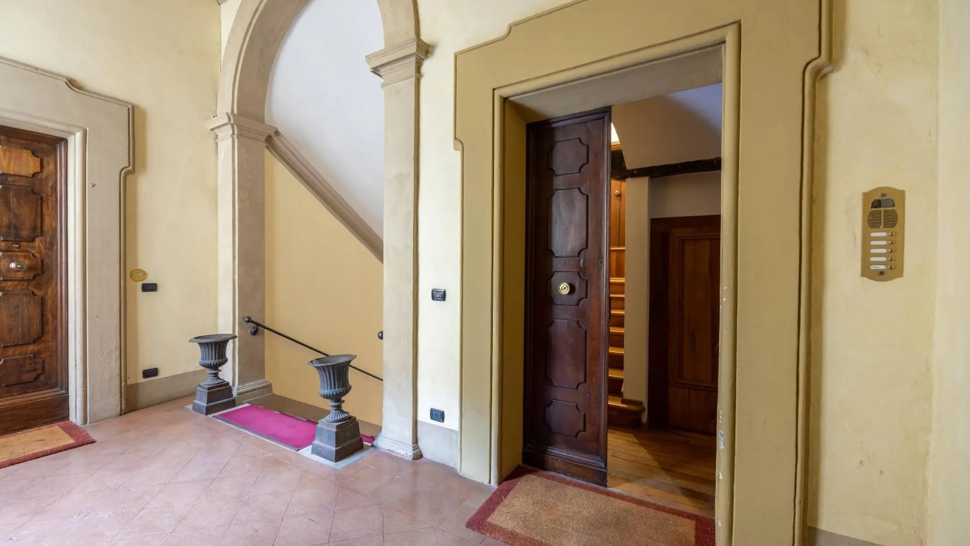 Apartamento Dimora De' Poeti - 250 Square Meters Attic With Jacuzzi Bolonia