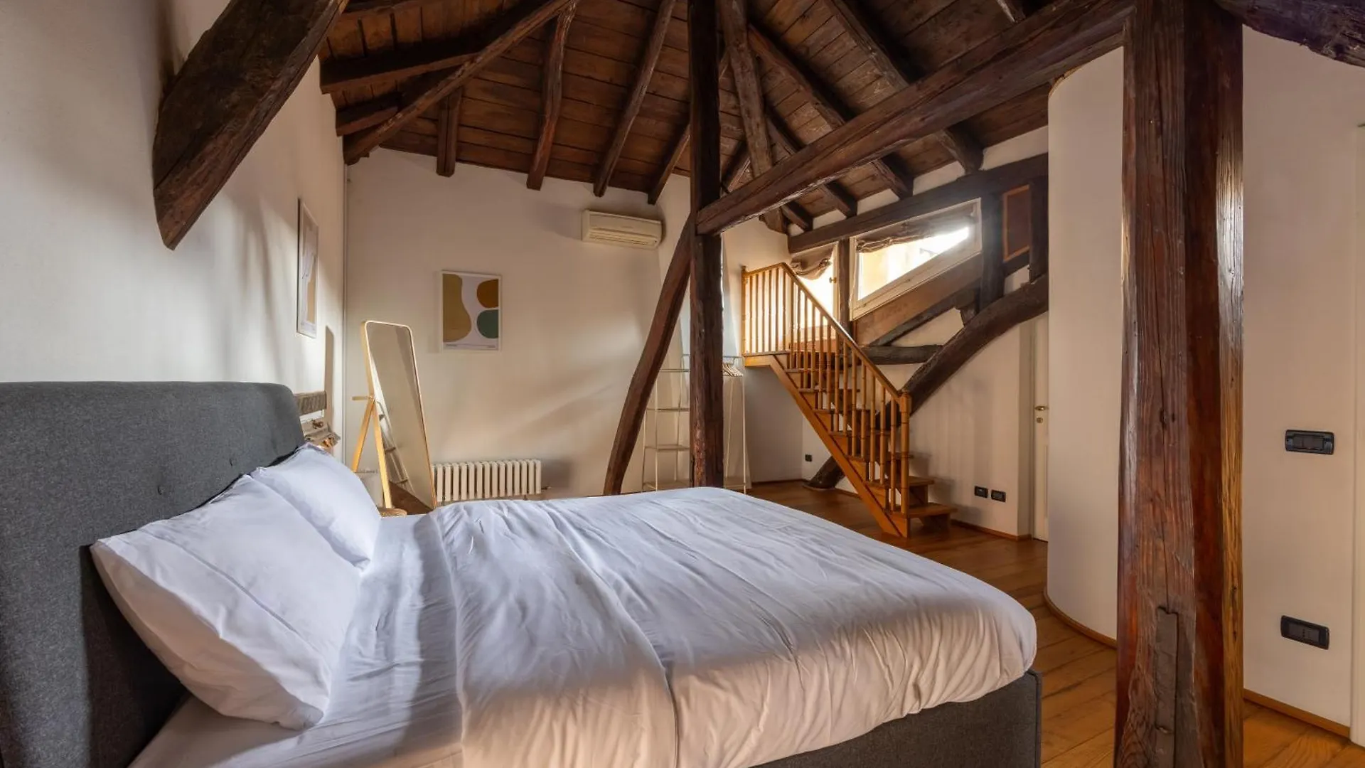 Apartamento Dimora De' Poeti - 250 Square Meters Attic With Jacuzzi Bolonia Italia