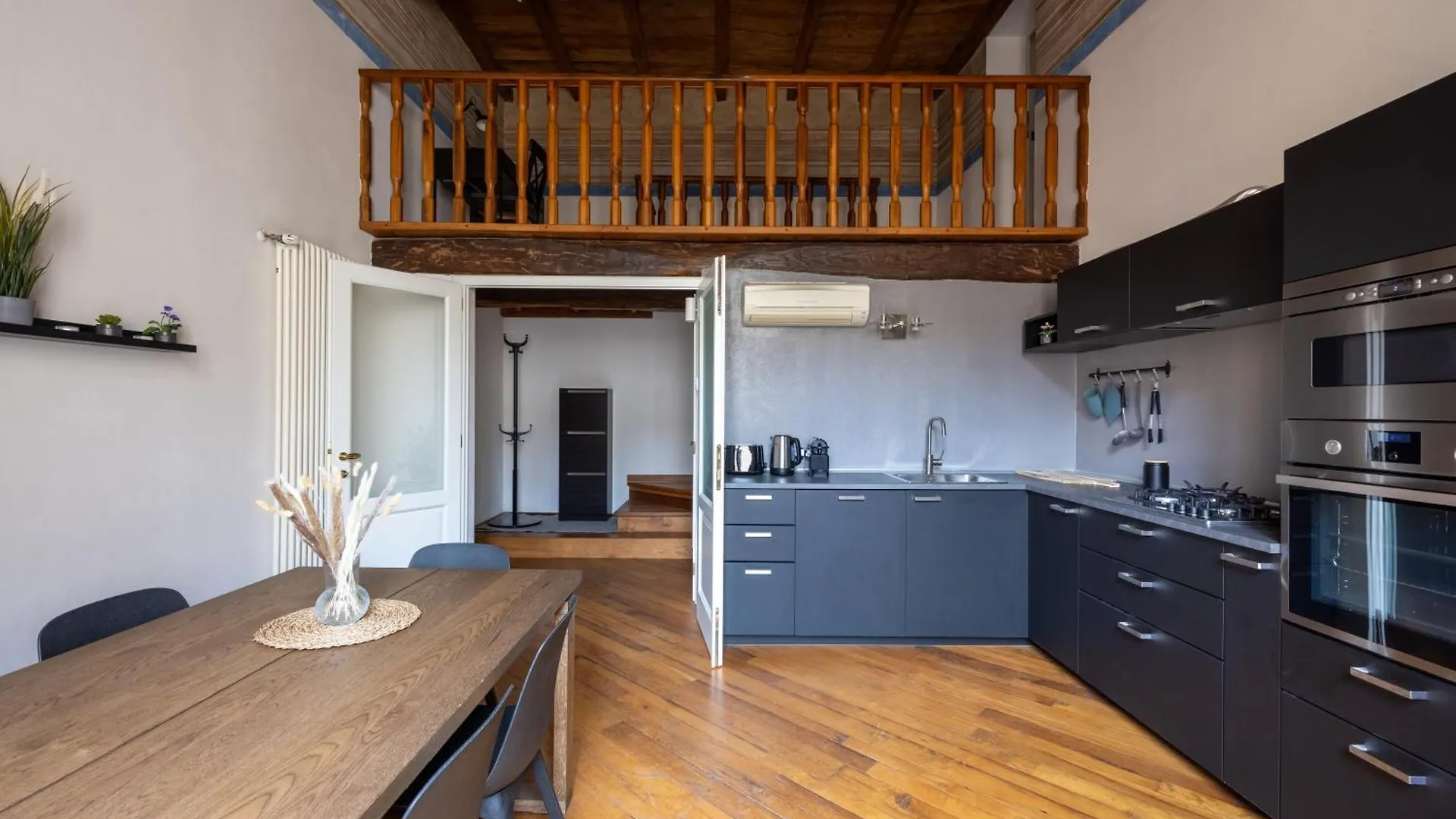 Apartamento Dimora De' Poeti - 250 Square Meters Attic With Jacuzzi Bolonia 0*,